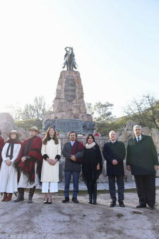 EL GOBERNADOR SÁENZ ENCABEZÓ LOS ACTOS POR LOS 201 AÑOS DE LA MUERTE DE GÜEMES - 17/06