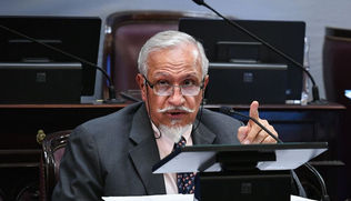 RESTRICCIONES A VIAJEROS: ROMERO CRITICÓ EL "BLOQUEO" A MILES DE ARGENTINOS VARADOS EN EL EXTERIOR