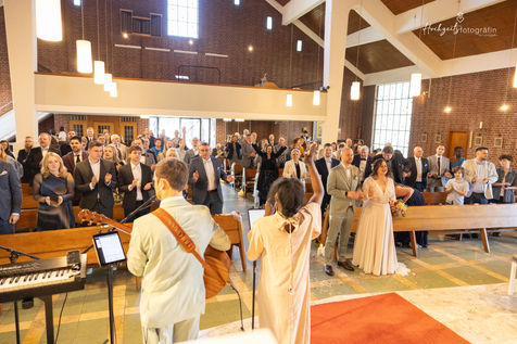 Trauung in der St.Pinus Kirche /Fokus Kirche in Mönchengladbach

& Feier im Stahlhaus Eventlocation in Krefeld