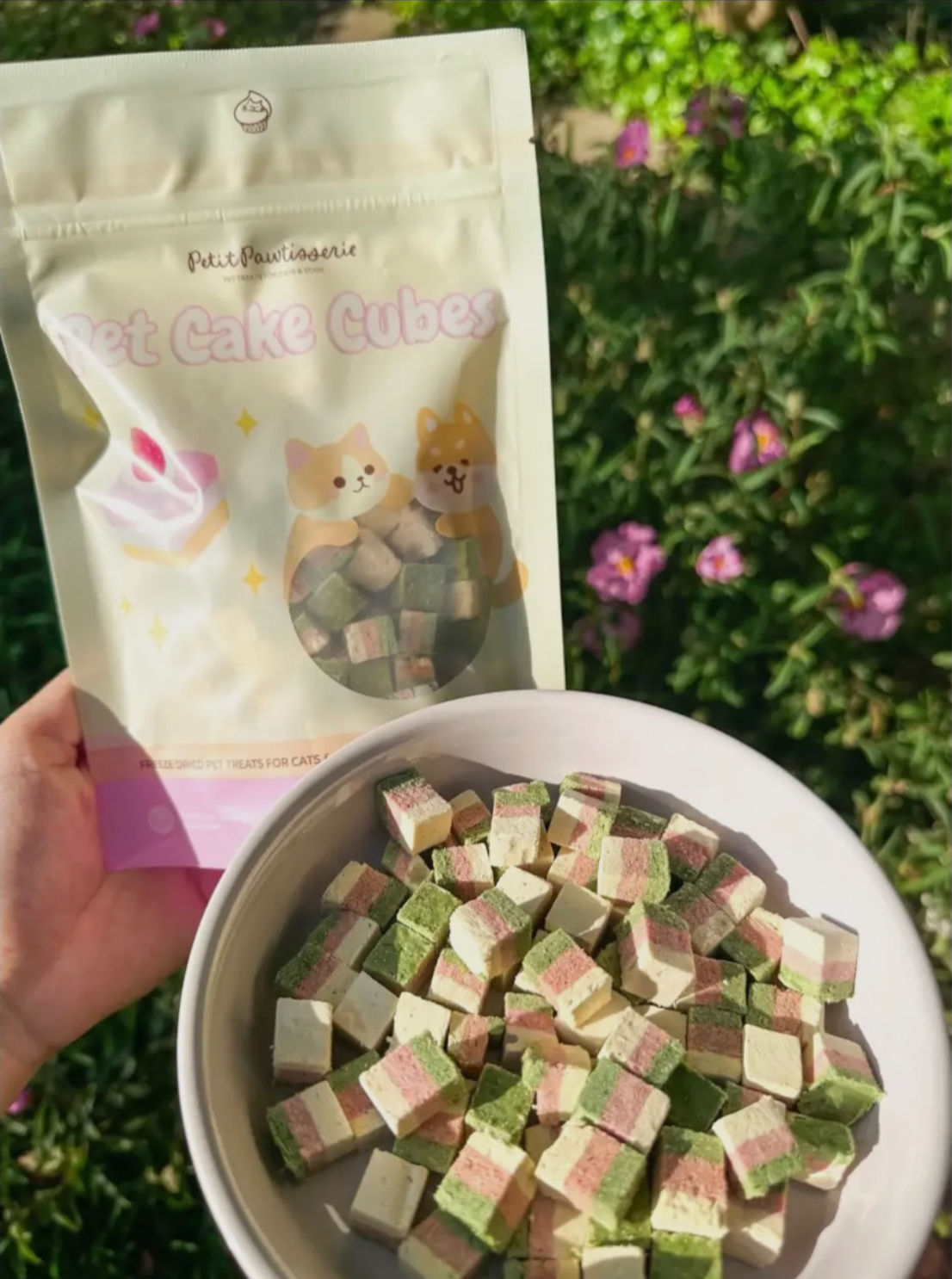 Petit Pawtisserie Freeze Dried Chicken Cake Cube Treats