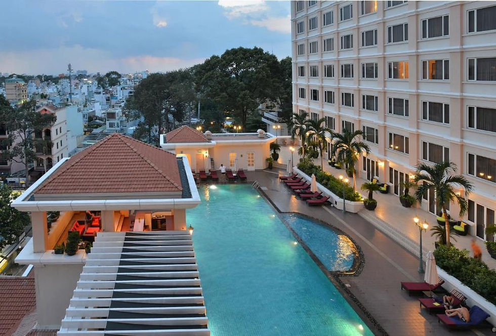 Không gian bên ngoài khách sạn tiệc cưới Equatorial Hotel Saigon