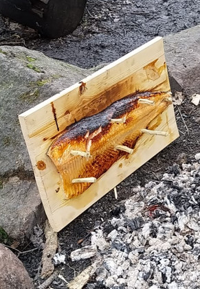 Lachs am Brett