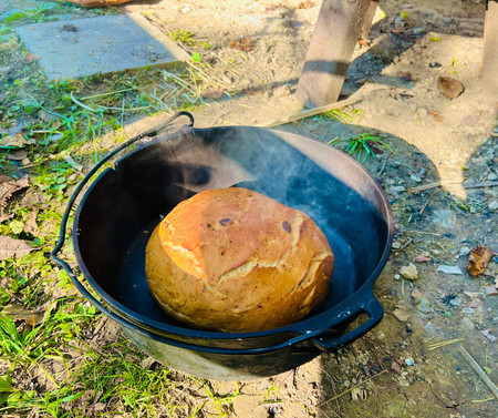 Brot backen im Dutchofen