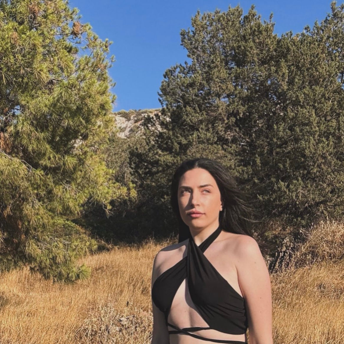 Μαύρο κροπ τοπ -Cross neck laces