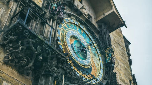 Đồng hồ thiên văn Prague Orloj thời Trung Cổ hơn 600 năm tuổi