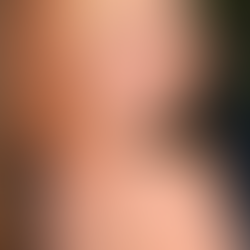 A gorgeous glowy bridal makeup look