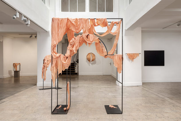 Arcade,2021, cire et acier, l.177 h.240 p.70 cm, credit Romain Darnaud copie.jpg