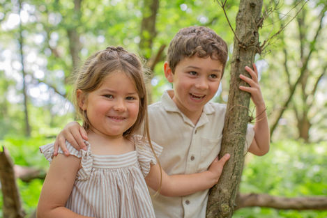 ashford-kent-family-forest-photos-natural-smiles