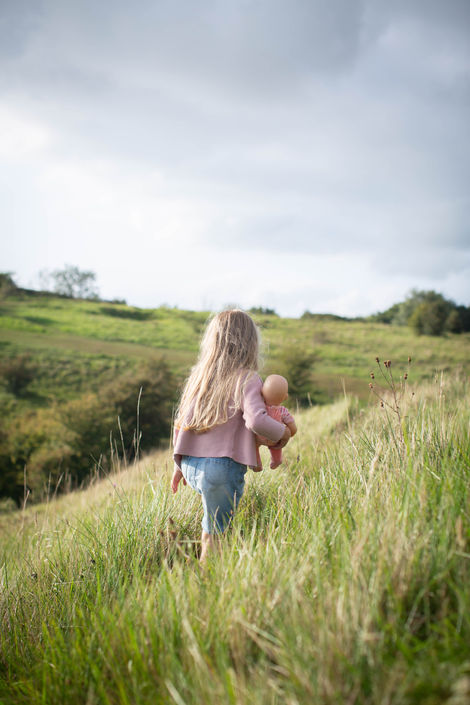 wye-downs-kent-photoshoot-girl-green