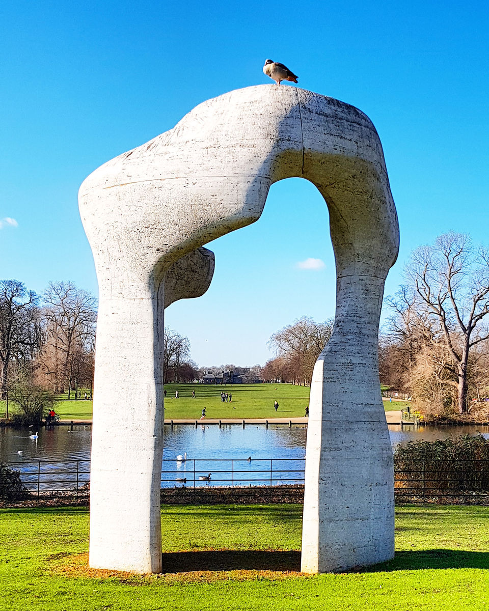 The Arch by Henry Moore in Kensington Gardens