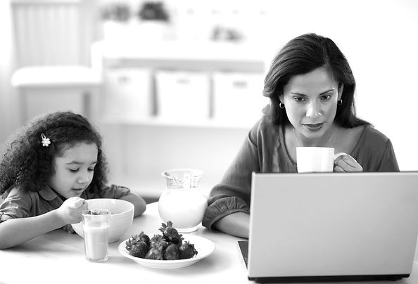 Mom2MomBusiness Mutter Arbeit mit Kind.jpg