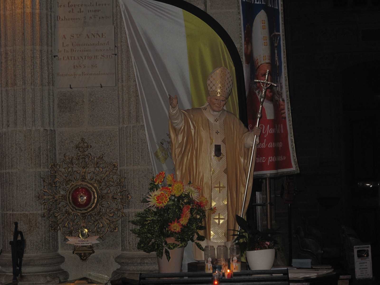 Réplique de Jean Paul II ...