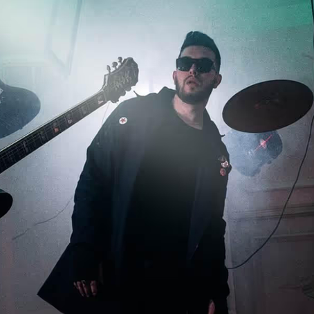 Leon Clef lanza ‘Abracadabra’, un EP introspectivo y liberador