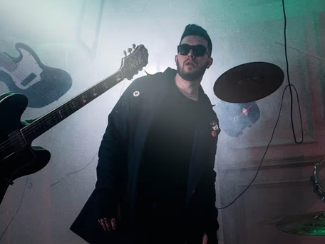 Leon Clef lanza ‘Abracadabra’, un EP introspectivo y liberador