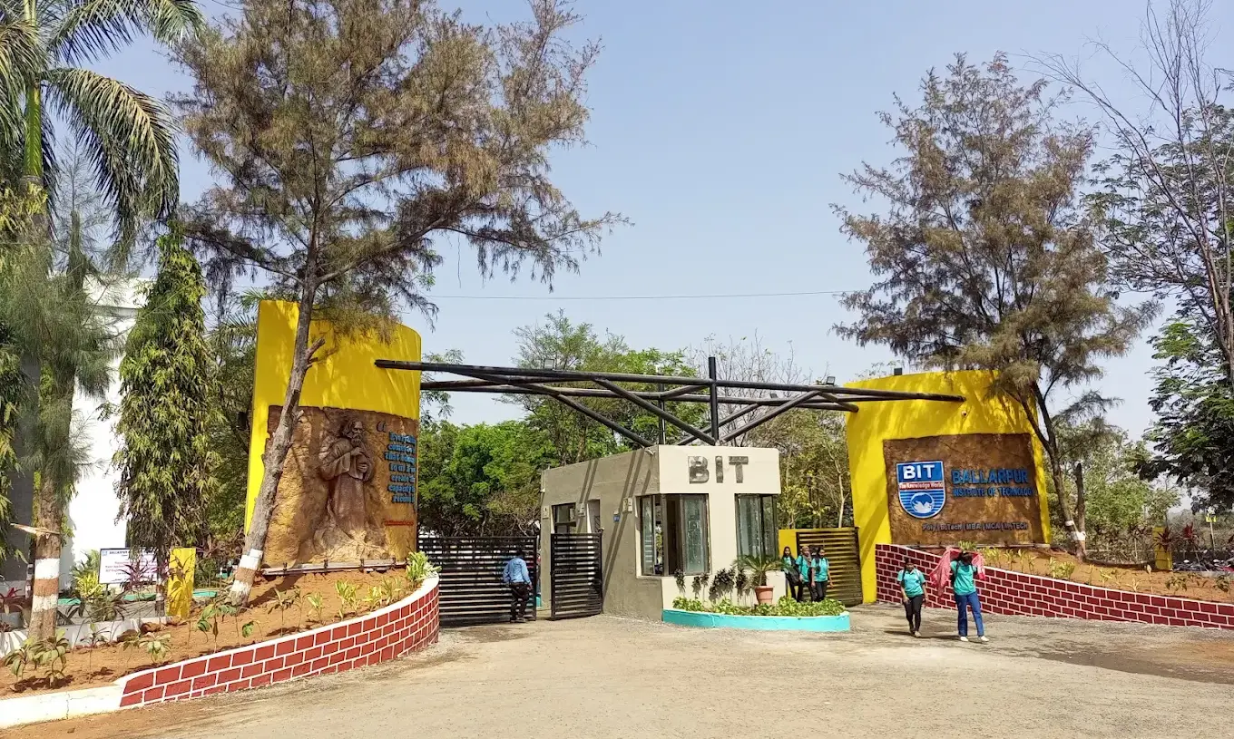 Main administrative block of Ballarpur Institute of Tech