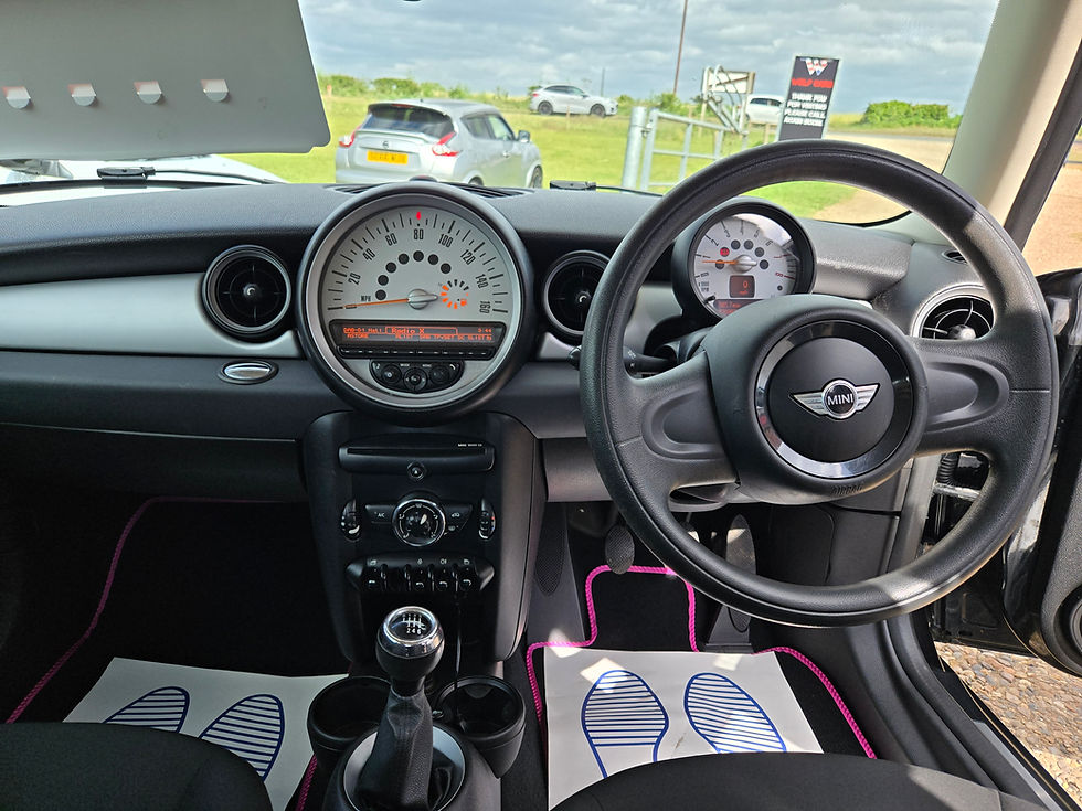 Thumbnail: MINI HATCH ONE 1.6   petrol, manual