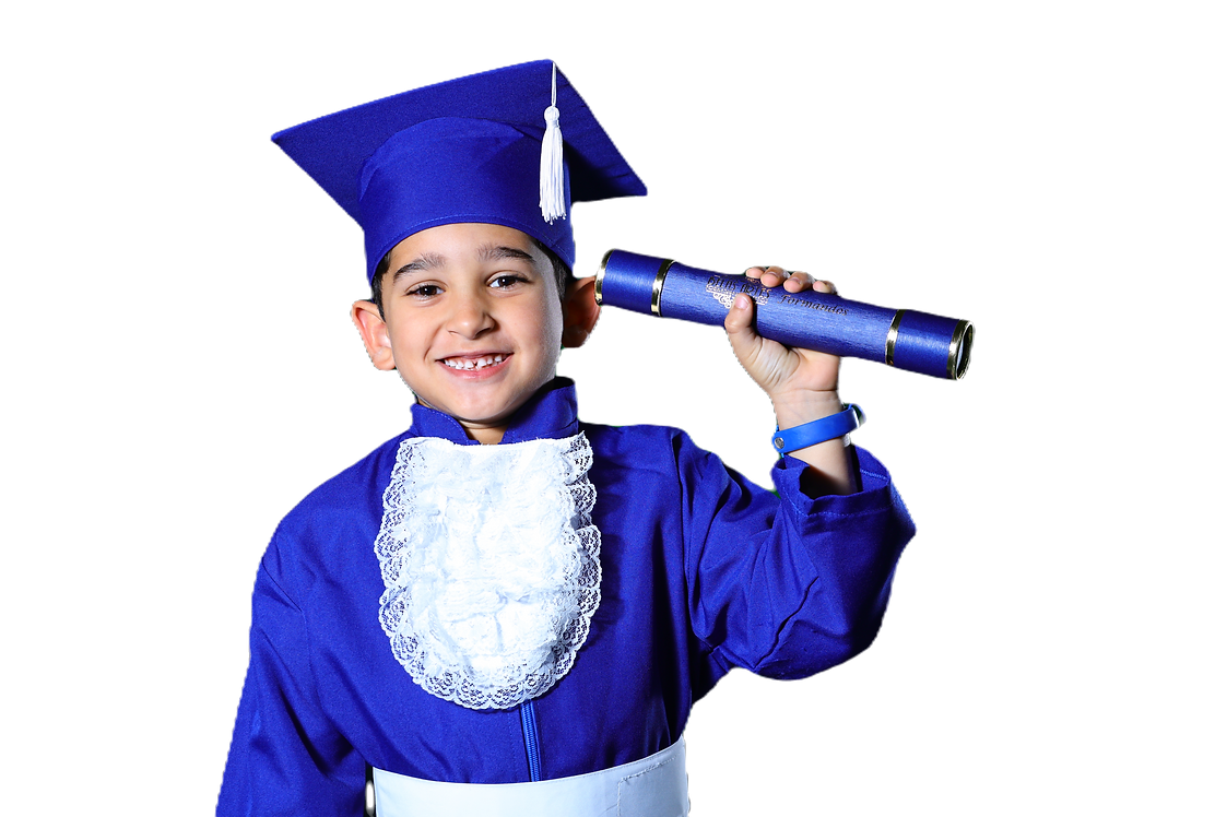 Criança se formando na Belas Artes Formaturas