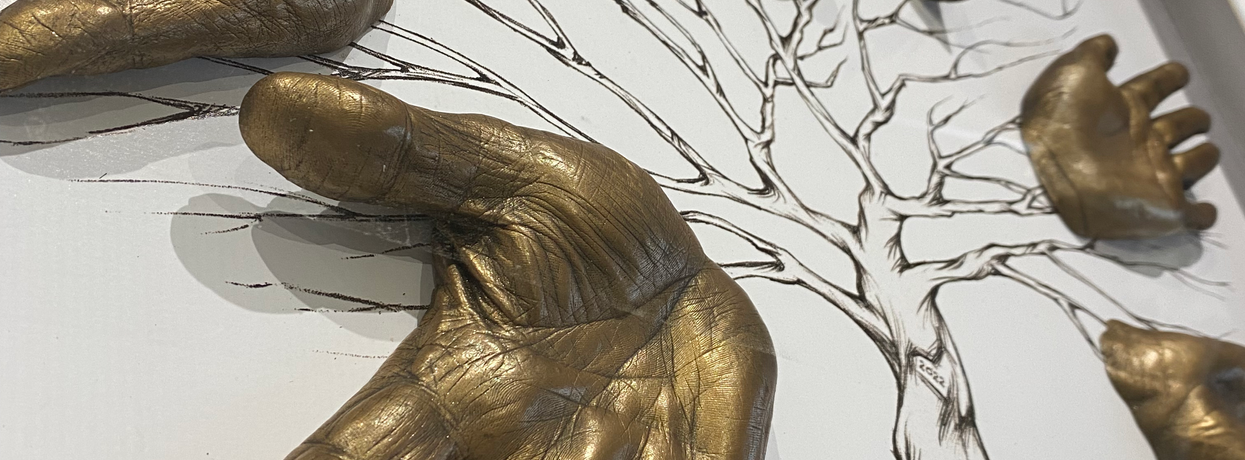 Bronze Family Hand Casting Tree Frame