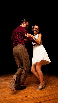 1200px-Lindy_Hop_Sarah_Breck_Dax_Hock_Summercamp_Eauze_France_2011.jpg