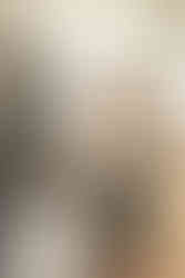 mulher fora do automovel