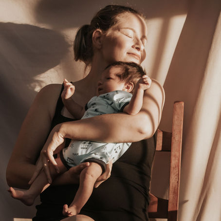 O Silêncio que Fala em Imagens: O Retrato  do Amor Materno