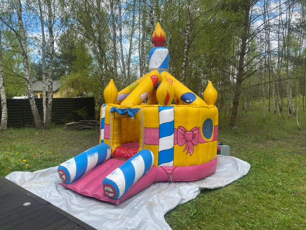 Zamek-dmuchana zabawka dla dzieci, urodzinowa impreza