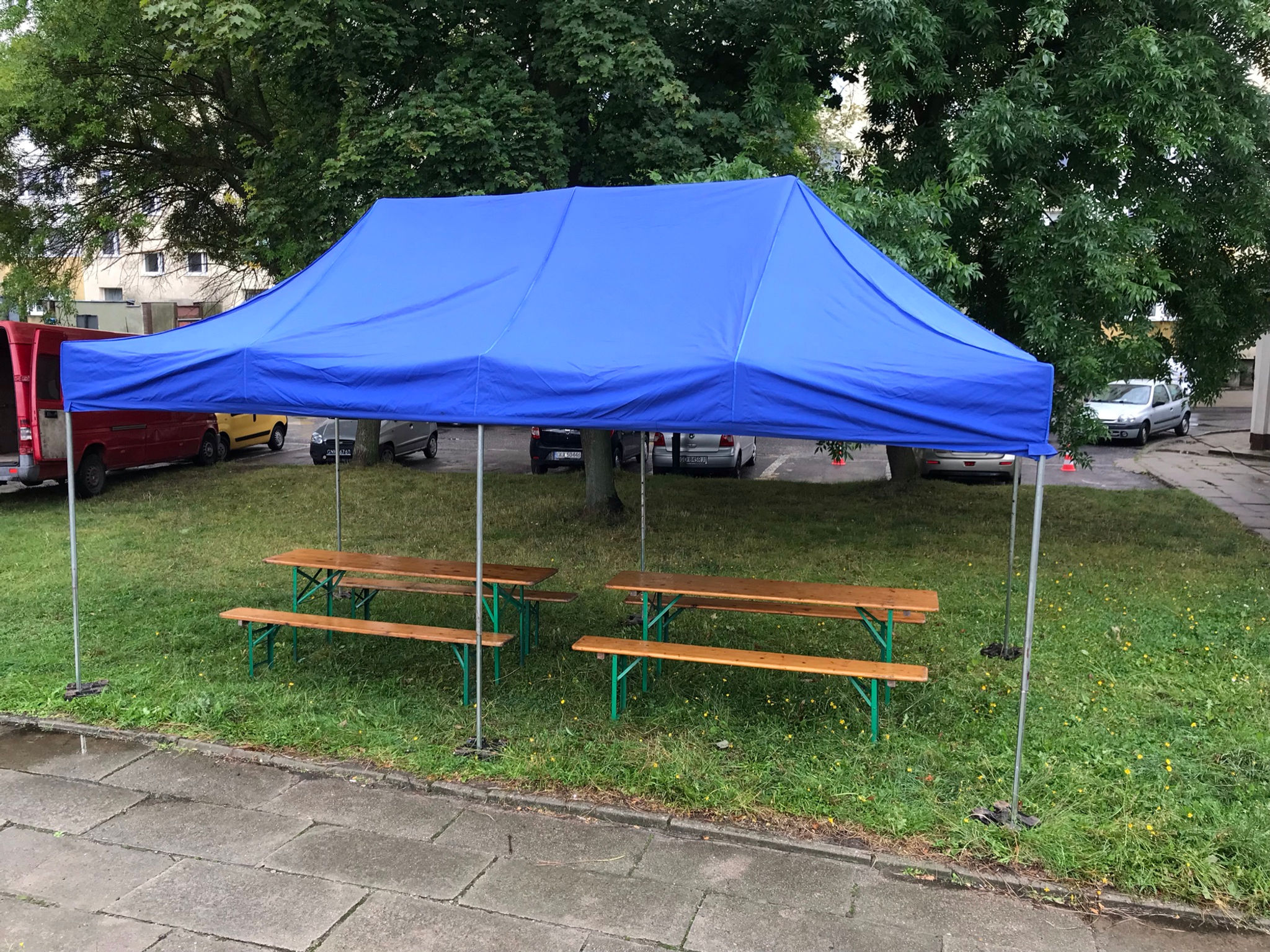 niebieski namiot szybkiego montażu - wynajem.