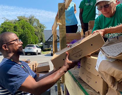 Food recipient receiving food from a volunteer
