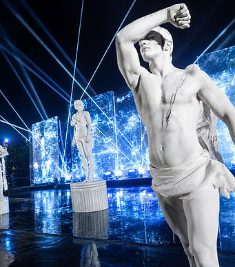 Living statues performance featuring elegant performers in luxurious gold and classical sculpture-inspired costumes.