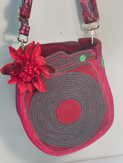 TH-18a Red Hanging Purse..jpg
