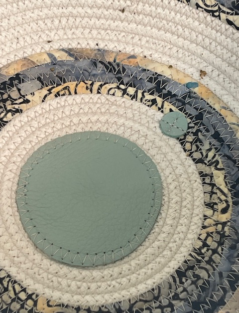 TH-19d Ivory Bottom Detail.jpg
