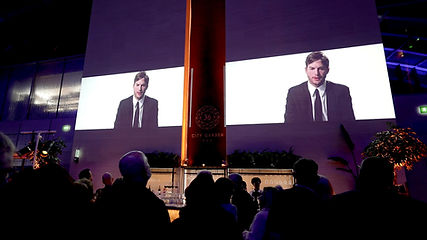 Ashton Kutcher-min.jpg
