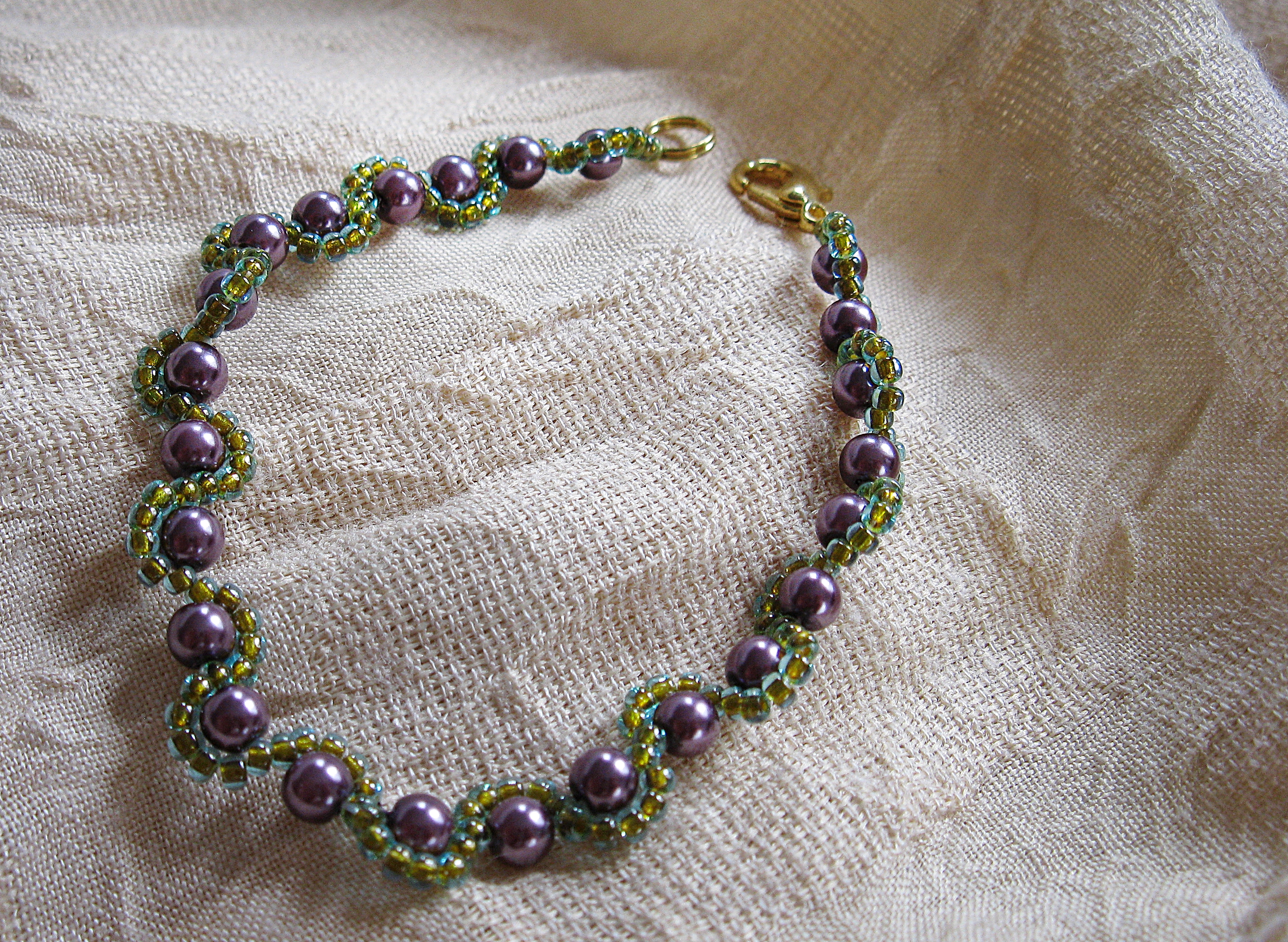 Spring violets pearl bracelet