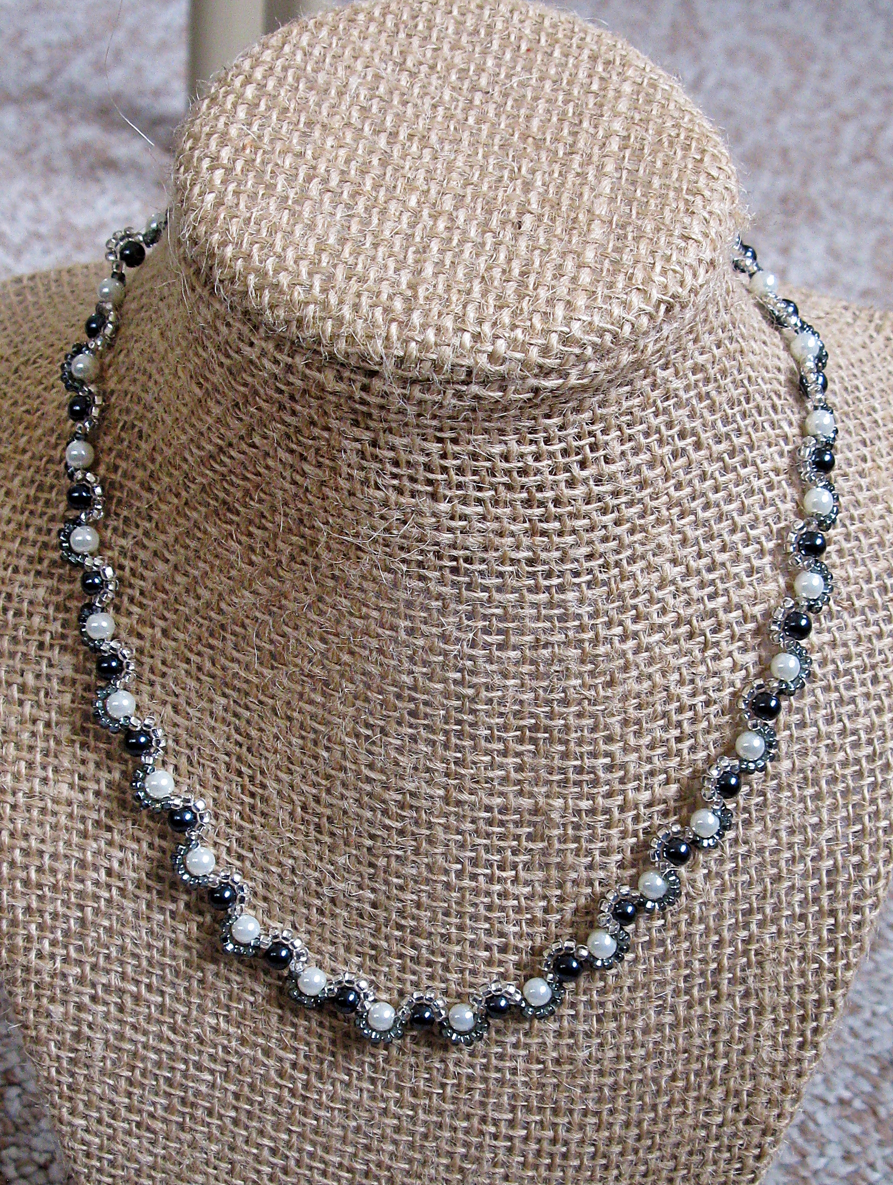 Harlequin pearl necklace