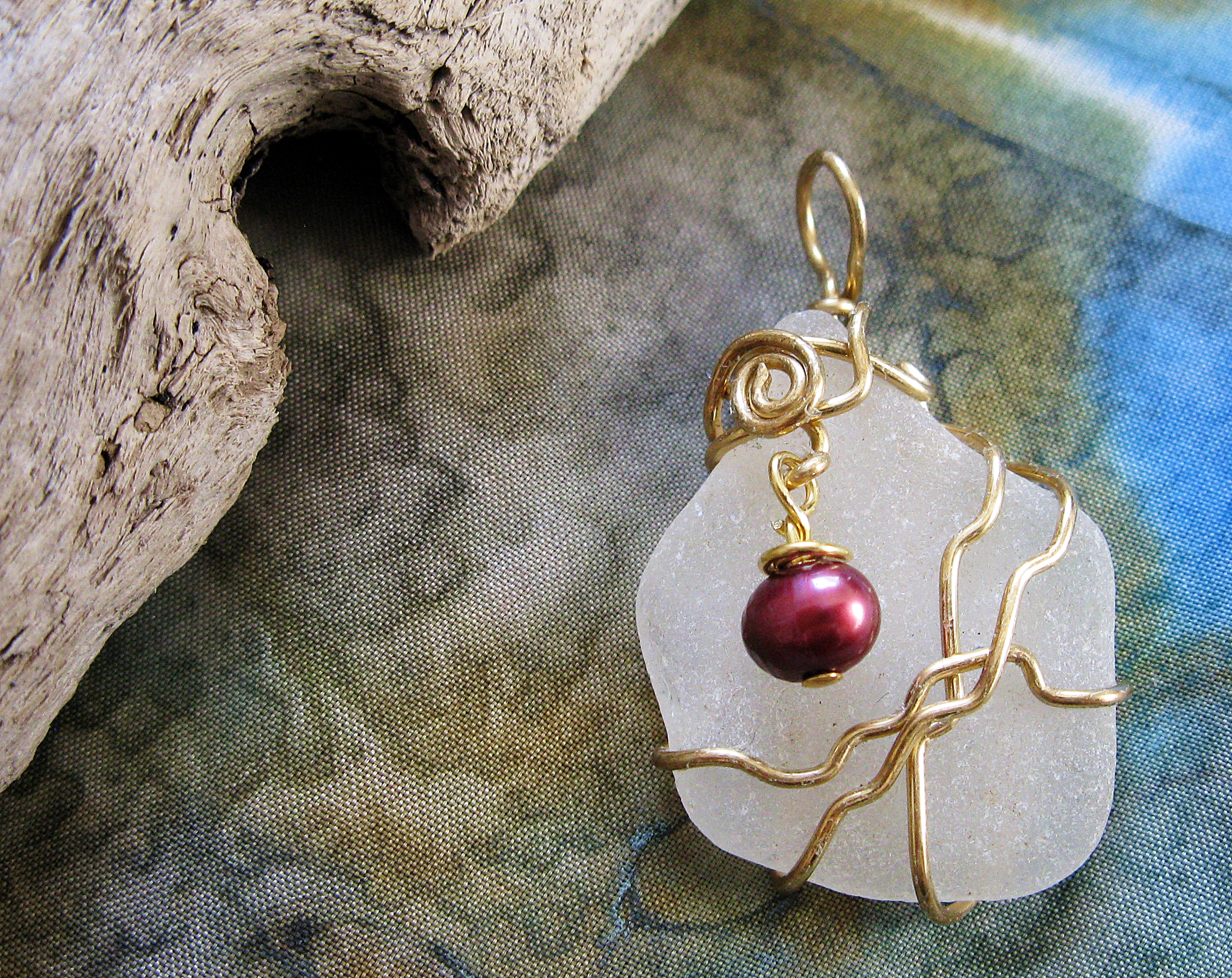 122 brass ripples on white with pink pearl