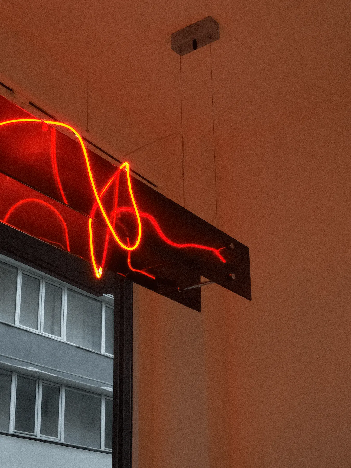 NEON RED WHITE 4