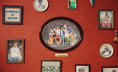 FamilyReunion_Wall_CloseUp.png
