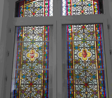 Vitraux Sacré-Coeur de Jésus, symbole de l'amour divin catholique, restaurés et reposés