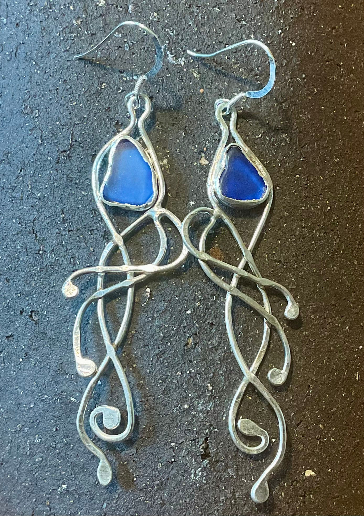 Silver seaweed earrings with dark blue seaglass