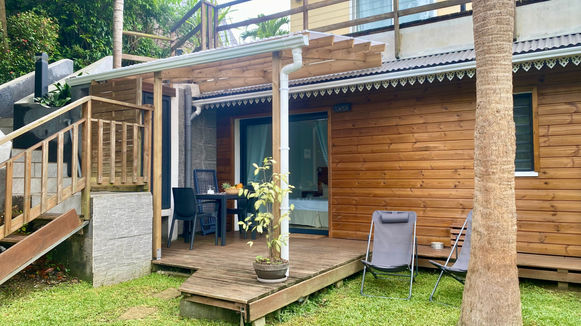 Chambre d'hôtes vétiver pour deux personnes avec terrasse à la Rivière Saint-Louis