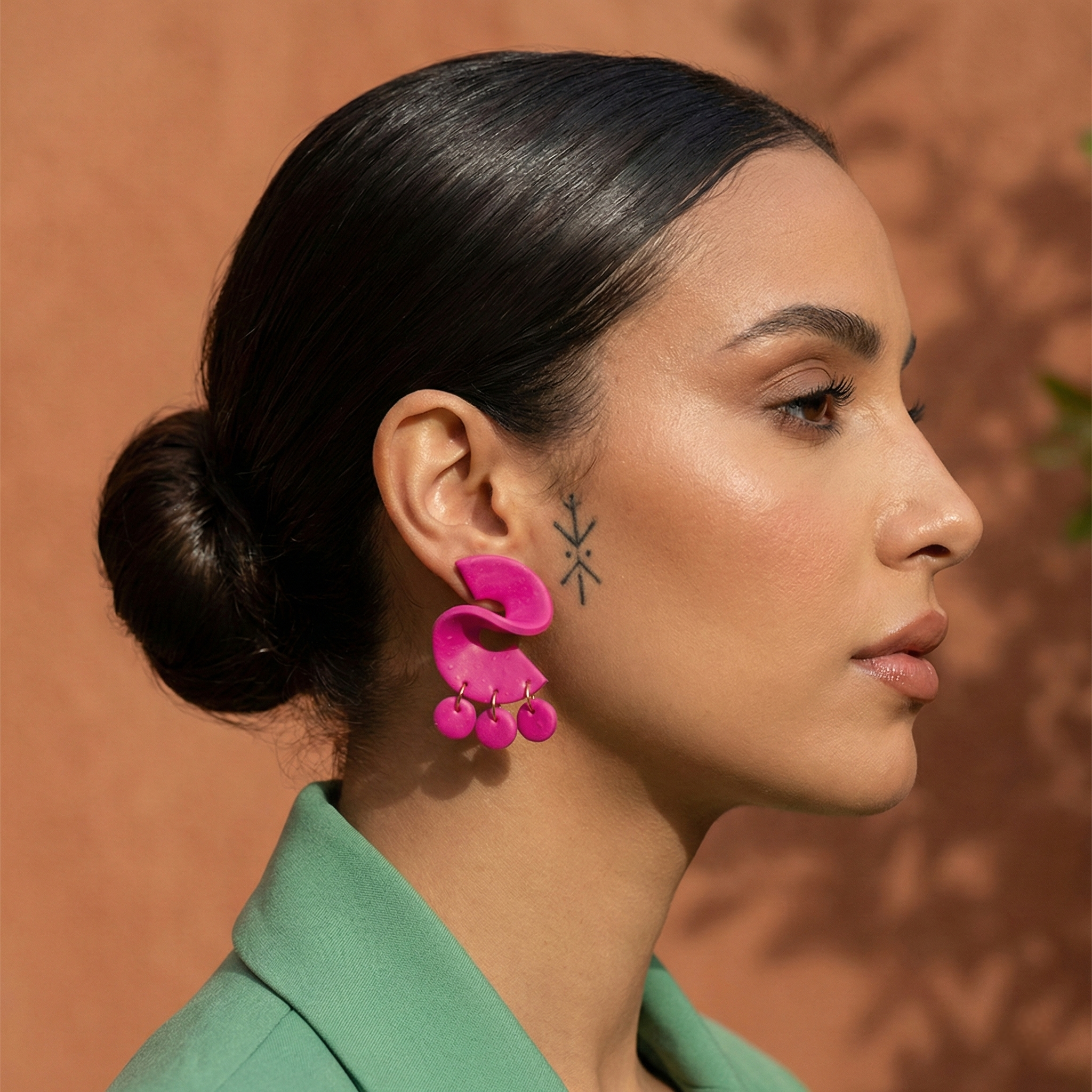 Neon pink wavy earrings