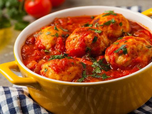ALBÓNDIGAS EN PASTA DE TOMATE
