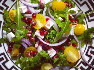 Rocket salad with vegan feta cheese and pomegranate