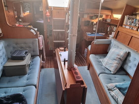 Exploring the Oyster 39: A Timeless Live-Aboard 