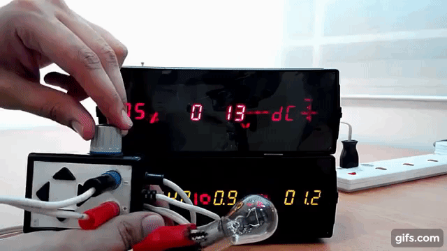 Here, The Wired Terminal Is Connected and Thus the Lm350 Will Be Manipulated with The Potentiometer on The Wired Terminal. If The Wired Terminal Wouldn't Have Been Connected, Then the Power Supply Would Choose the Internal DAC (Percentage LEDs) To Do the Job.