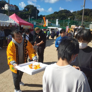 こなフェスにてみかんの販促活動-1です。