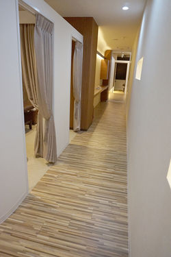 個室は２室と特別室が１室ございます。