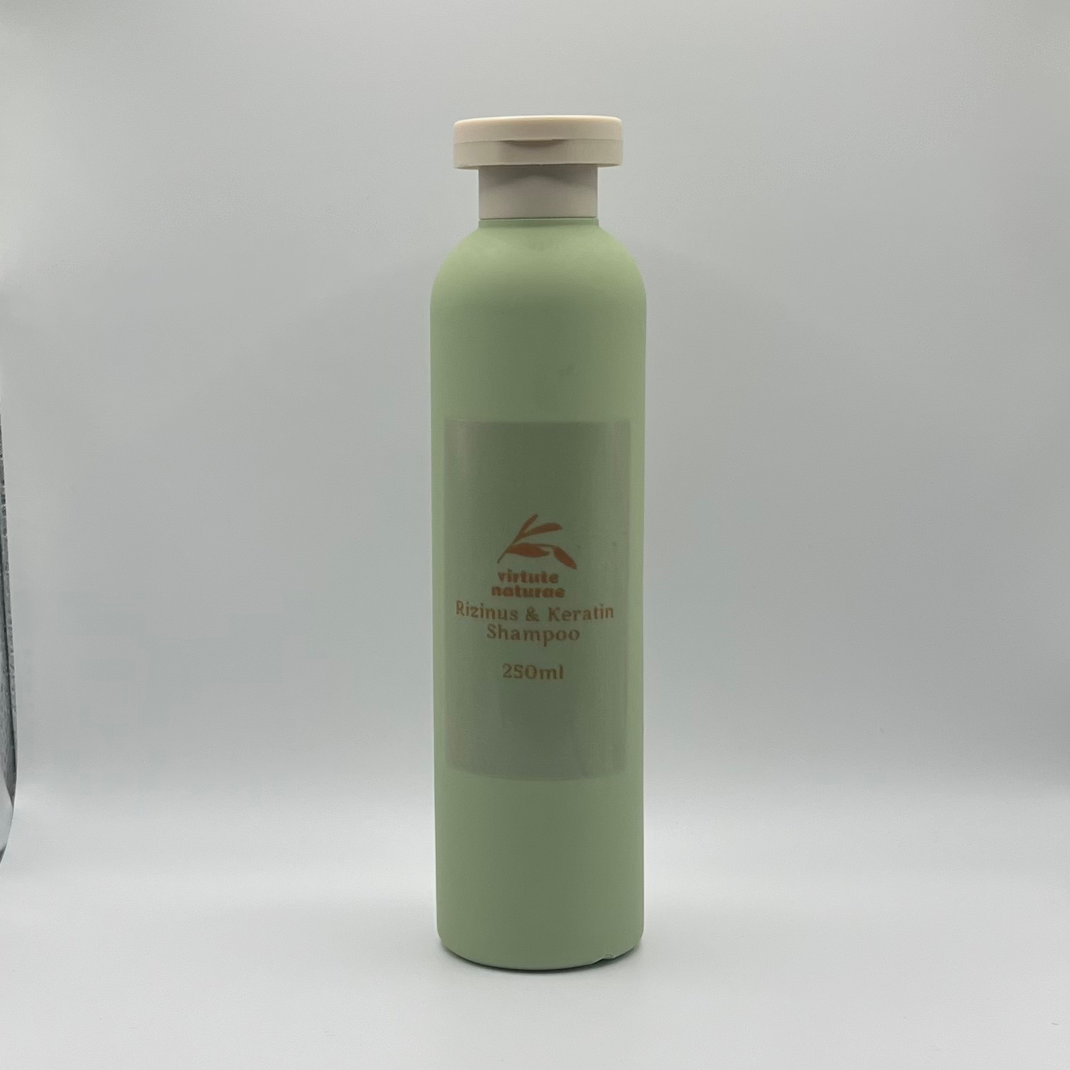 Shampoo mit Keratin, Rizinusöl und Seidenproteinen