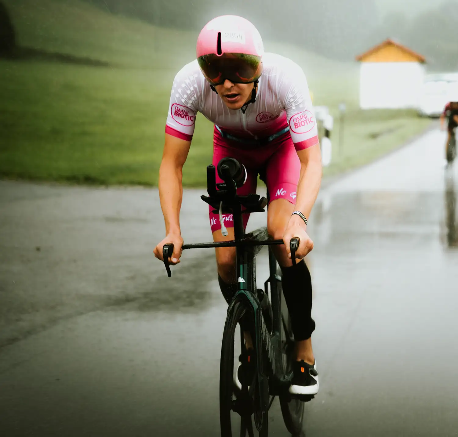 Tom Hug auf der Radstrecke beim Allgäu Triathlon