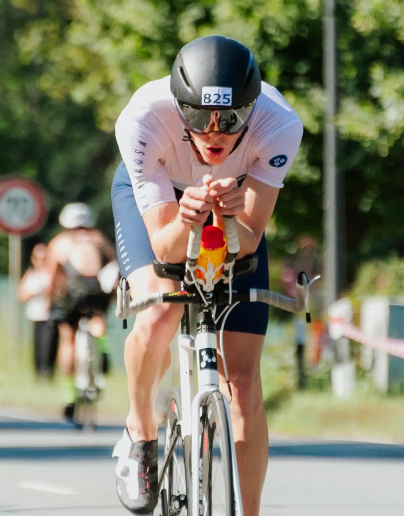 Tom Hug auf dem Zeitfahrrad beim Genève Triathlon 2022